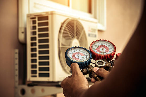 Professional Hvac Installation technician working in Lake Worth, FL